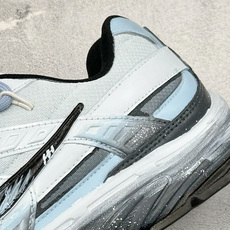 NIKE INITIATOR创始者系列 复古休闲运动舒适跑鞋 采用透气网眼鞋面和支撑覆盖层,自然运动设计的Phlyon中 NIKE INITIATOR创始者系列 复古休闲运动舒适跑鞋 采用透气网眼鞋面和支撑覆盖层,自然运动设计的Phlyon中