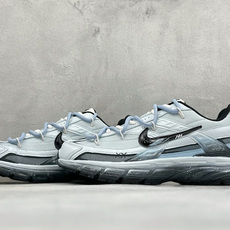NIKE INITIATOR创始者系列 复古休闲运动舒适跑鞋 采用透气网眼鞋面和支撑覆盖层,自然运动设计的Phlyon中 NIKE INITIATOR创始者系列 复古休闲运动舒适跑鞋 采用透气网眼鞋面和支撑覆盖层,自然运动设计的Phlyon中
