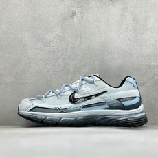 NIKE INITIATOR创始者系列 复古休闲运动舒适跑鞋 采用透气网眼鞋面和支撑覆盖层,自然运动设计的Phlyon中 NIKE INITIATOR创始者系列 复古休闲运动舒适跑鞋 采用透气网眼鞋面和支撑覆盖层,自然运动设计的Phlyon中