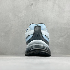 NIKE INITIATOR创始者系列 复古休闲运动舒适跑鞋 采用透气网眼鞋面和支撑覆盖层,自然运动设计的Phlyon中 NIKE INITIATOR创始者系列 复古休闲运动舒适跑鞋 采用透气网眼鞋面和支撑覆盖层,自然运动设计的Phlyon中