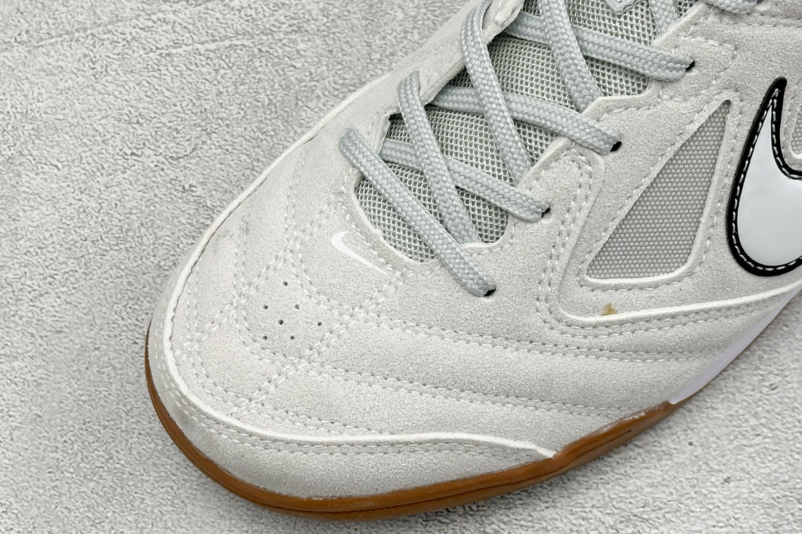 NIKE GATO 低帮生活休闲鞋 透气网布眼融入皮革,织和物合成材质覆面,营造21世初纪的畅跑美学概念。泡棉中底盈轻缓 NIKE GATO 低帮生活休闲鞋 透气网布眼融入皮革,织和物合成材质覆面,营造21世初纪的畅跑美学概念。泡棉中底盈轻缓