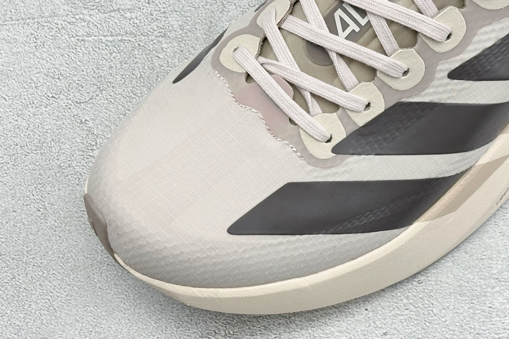 BF版Adidas Adizero Evo SL 阿迪达斯 舒适百搭防滑耐磨 低帮休闲跑步鞋 货号: KJ2001 尺码 BF版Adidas Adizero Evo SL 阿迪达斯 舒适百搭防滑耐磨 低帮休闲跑步鞋 货号: KJ2001 尺码