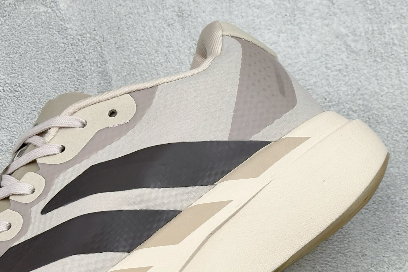 BF版Adidas Adizero Evo SL 阿迪达斯 舒适百搭防滑耐磨 低帮休闲跑步鞋 货号: KJ2001 尺码 BF版Adidas Adizero Evo SL 阿迪达斯 舒适百搭防滑耐磨 低帮休闲跑步鞋 货号: KJ2001 尺码