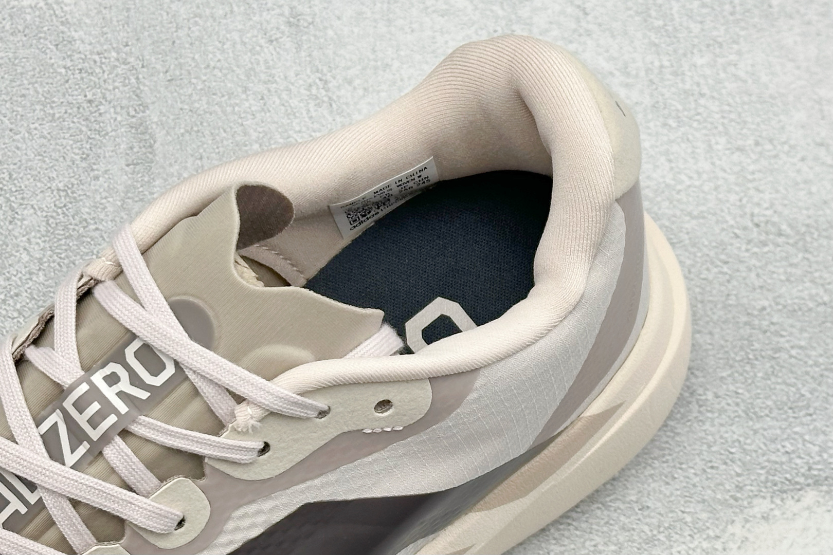 BF版Adidas Adizero Evo SL 阿迪达斯 舒适百搭防滑耐磨 低帮休闲跑步鞋 货号: KJ2001 尺码 BF版Adidas Adizero Evo SL 阿迪达斯 舒适百搭防滑耐磨 低帮休闲跑步鞋 货号: KJ2001 尺码