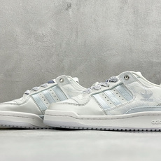 Adidas Forum Low CL W 低帮百搭潮流休闲运动板鞋 以复古篮球鞋的外形为基础,采用皮革拼接,简约百搭, Adidas Forum Low CL W 低帮百搭潮流休闲运动板鞋 以复古篮球鞋的外形为基础,采用皮革拼接,简约百搭,