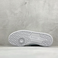 Adidas Forum Low CL W 低帮百搭潮流休闲运动板鞋 以复古篮球鞋的外形为基础,采用皮革拼接,简约百搭, Adidas Forum Low CL W 低帮百搭潮流休闲运动板鞋 以复古篮球鞋的外形为基础,采用皮革拼接,简约百搭,