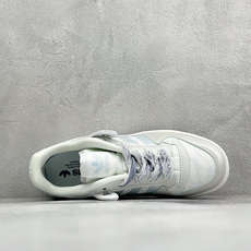 Adidas Forum Low CL W 低帮百搭潮流休闲运动板鞋 以复古篮球鞋的外形为基础,采用皮革拼接,简约百搭, Adidas Forum Low CL W 低帮百搭潮流休闲运动板鞋 以复古篮球鞋的外形为基础,采用皮革拼接,简约百搭,