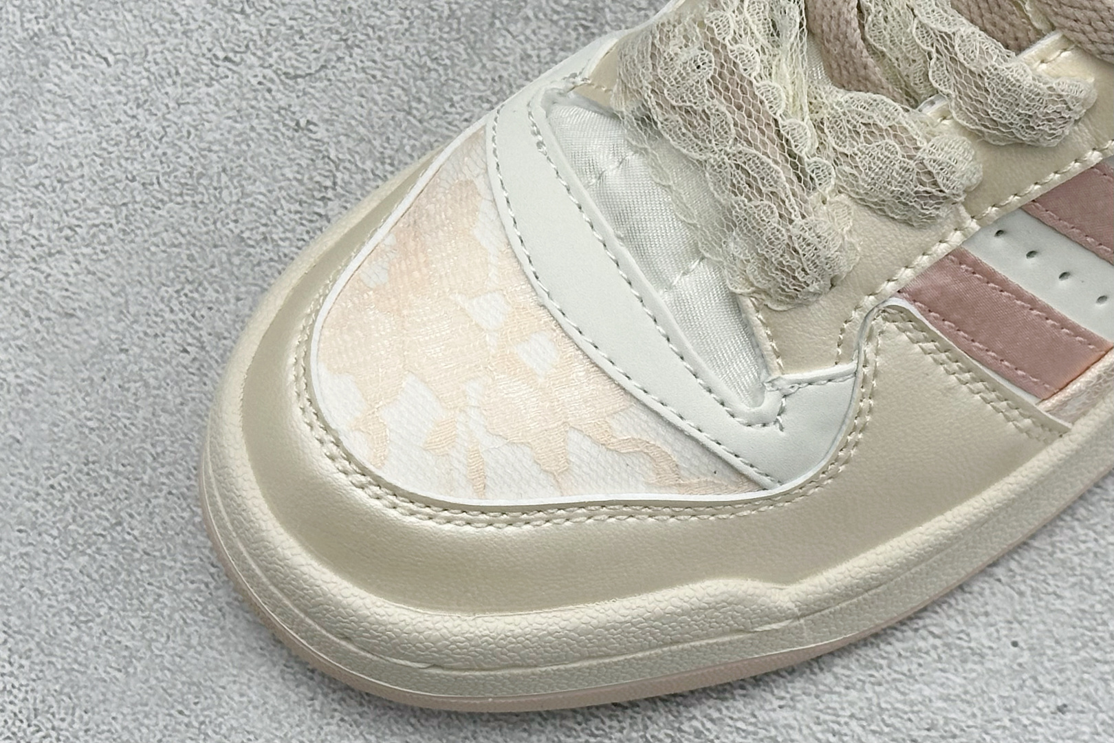 Adidas Forum Low CL W 低帮百搭潮流休闲运动板鞋 以复古篮球鞋的外形为基础,采用皮革拼接,简约百搭, Adidas Forum Low CL W 低帮百搭潮流休闲运动板鞋 以复古篮球鞋的外形为基础,采用皮革拼接,简约百搭,