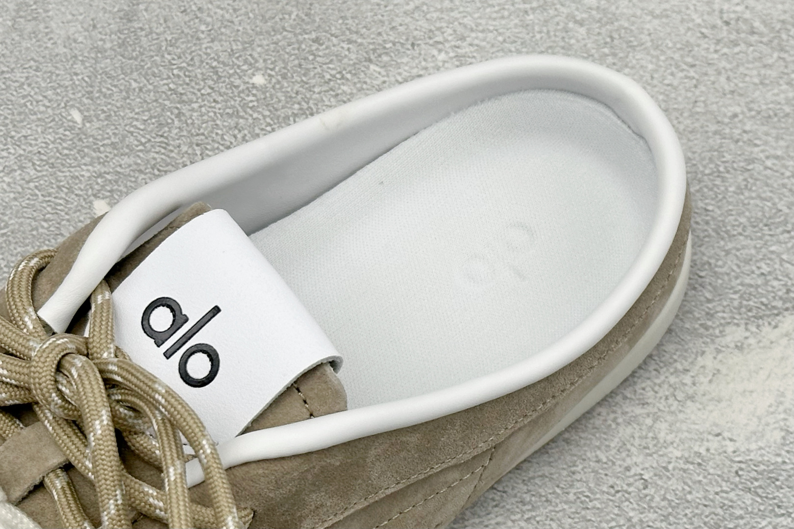 Alo Sunset Sneaker 徳训生活休闲鞋 半拖 货号:A1004U-GREY 尺码:36 36.5 37 3 Alo Sunset Sneaker 徳训生活休闲鞋 半拖 货号:A1004U-GREY 尺码:36 36.5 37 3