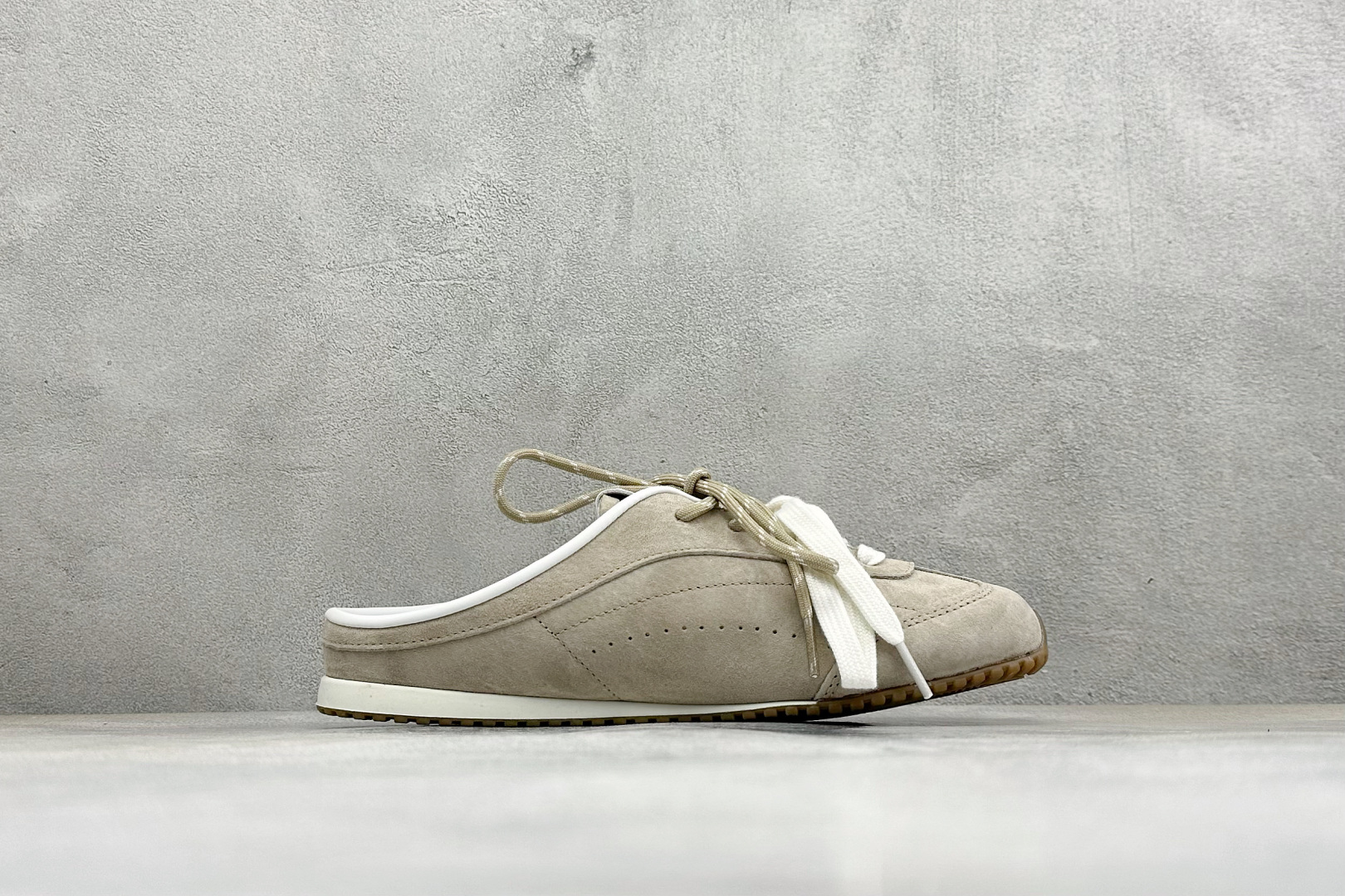 Alo Sunset Sneaker 徳训生活休闲鞋 半拖 货号:A1004U-GREY 尺码:36 36.5 37 3 Alo Sunset Sneaker 徳训生活休闲鞋 半拖 货号:A1004U-GREY 尺码:36 36.5 37 3