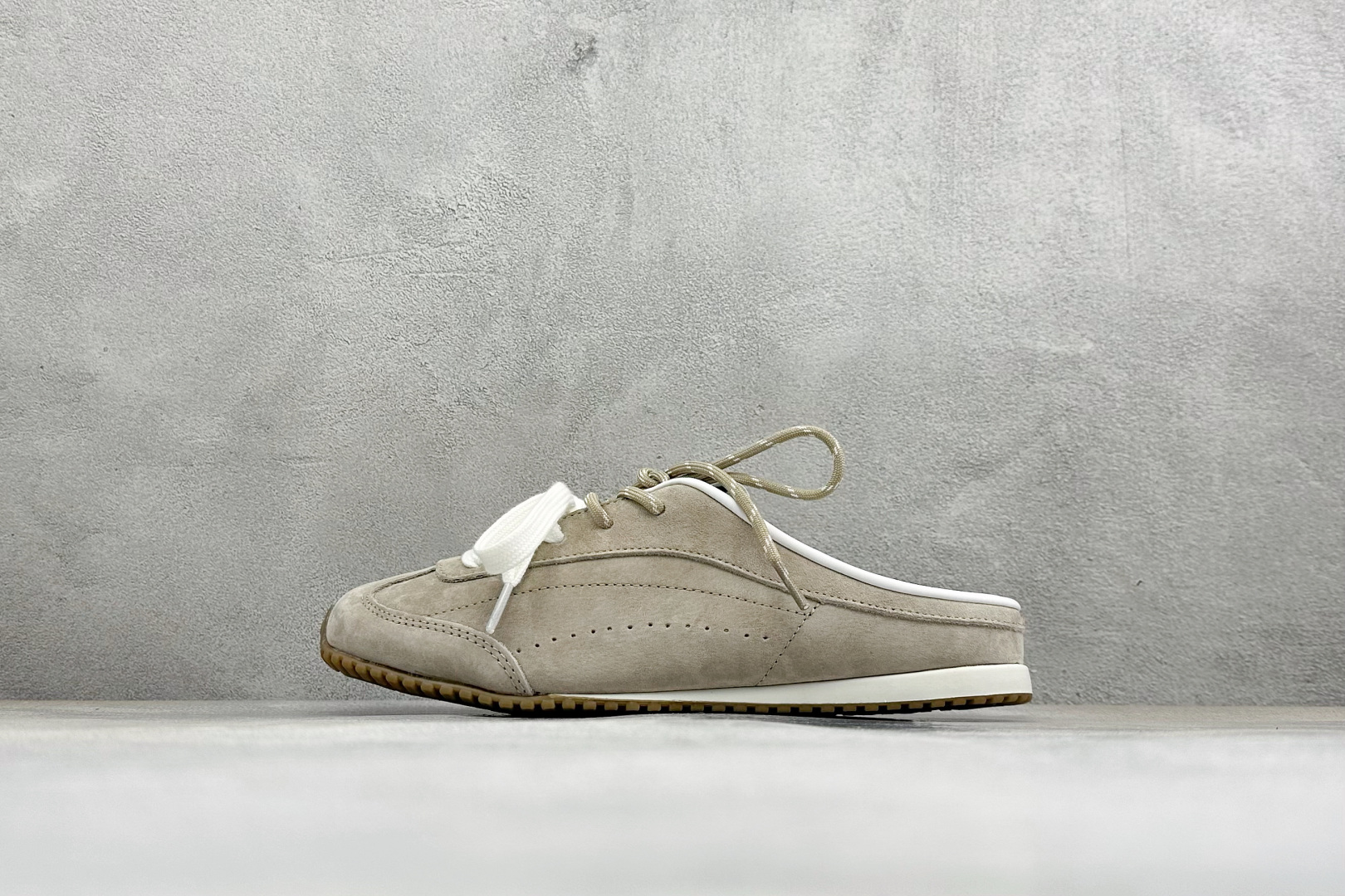 Alo Sunset Sneaker 徳训生活休闲鞋 半拖 货号:A1004U-GREY 尺码:36 36.5 37 3 Alo Sunset Sneaker 徳训生活休闲鞋 半拖 货号:A1004U-GREY 尺码:36 36.5 37 3