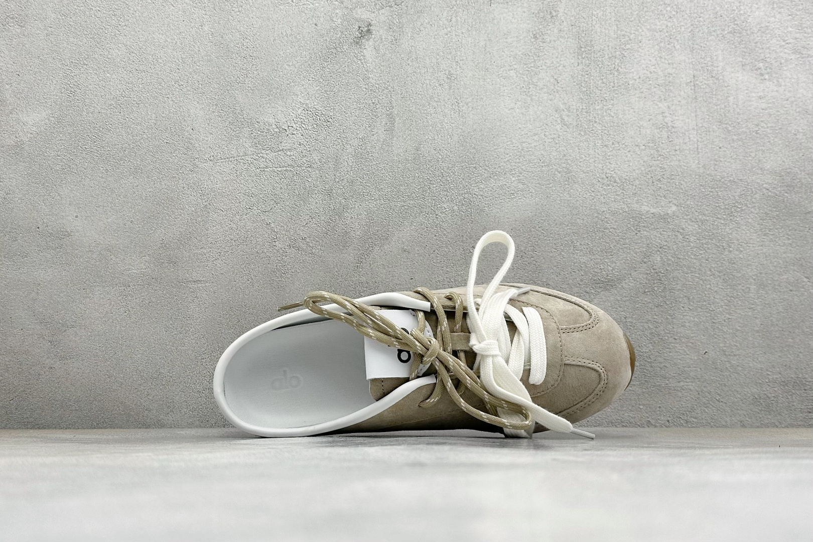Alo Sunset Sneaker 徳训生活休闲鞋 半拖 货号:A1004U-GREY 尺码:36 36.5 37 3 Alo Sunset Sneaker 徳训生活休闲鞋 半拖 货号:A1004U-GREY 尺码:36 36.5 37 3