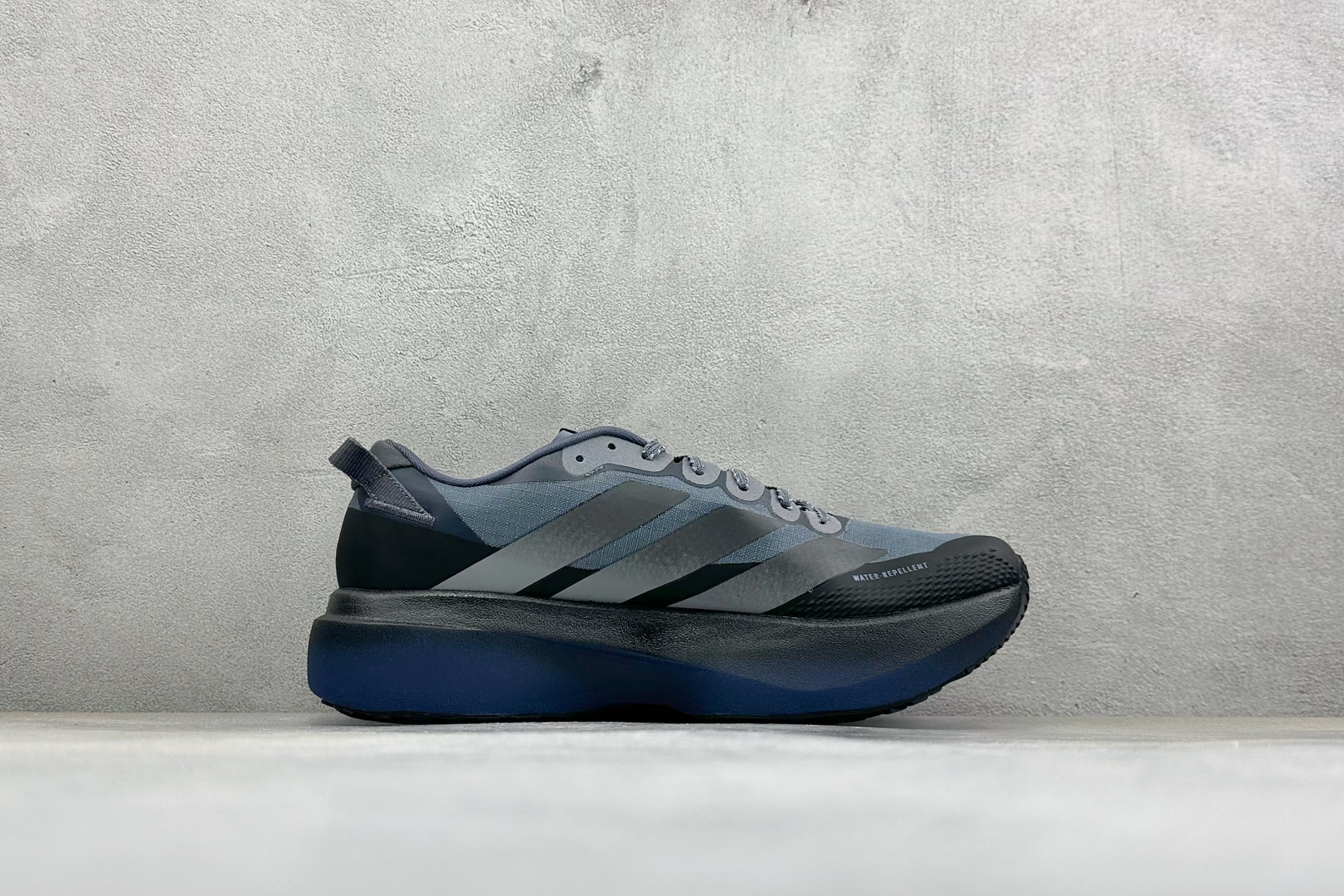 RS版Adidas Adizero Evo SL ATR M 阿迪超轻透气缓震跑鞋 整体外观造型与adiZero Ad RS版Adidas Adizero Evo SL ATR M 阿迪超轻透气缓震跑鞋 整体外观造型与adiZero Ad