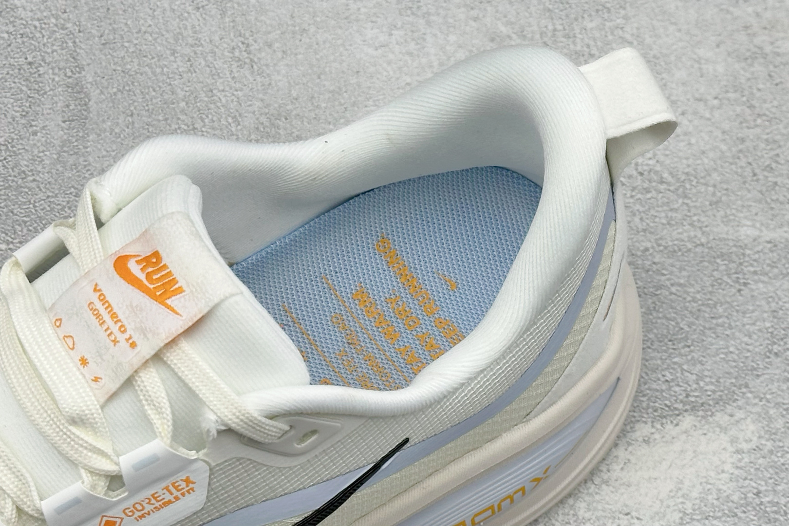 XM版Nike VOMERO 18 GTX 舒适减震防滑低帮跑步鞋 全掌ReactX泡绵中底 前掌和后跟还配备了Air 