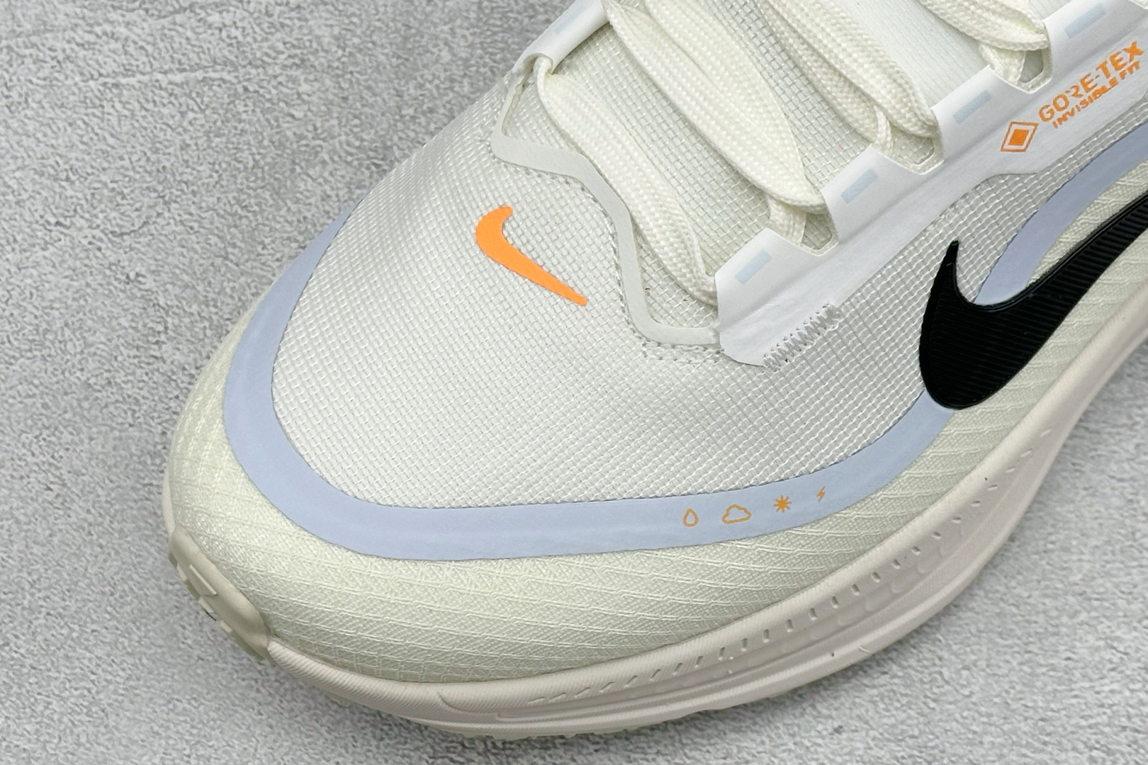 XM版Nike VOMERO 18 GTX 舒适减震防滑低帮跑步鞋 全掌ReactX泡绵中底 前掌和后跟还配备了Air 