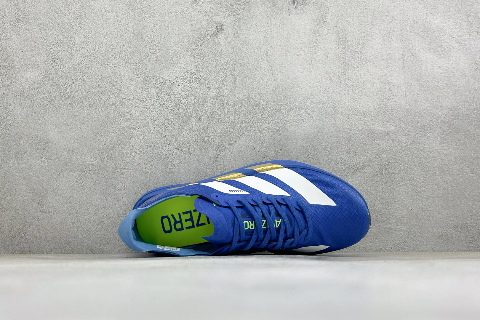 TY版ADIZERO ADIOS PRO 4 M 阿迪超轻透气缓震跑鞋  整体外观造型与adiZero Adios Pr