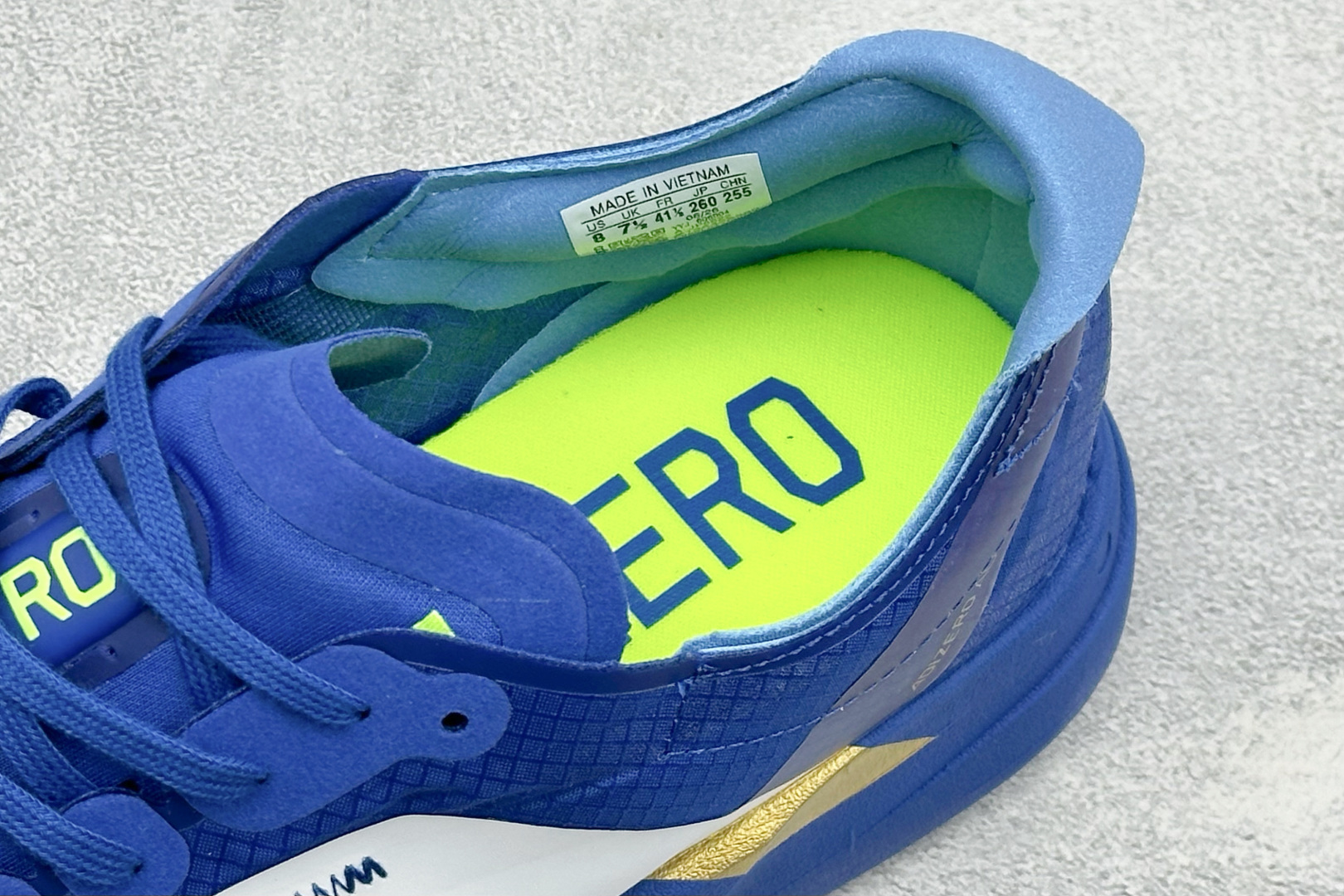 TY版ADIZERO ADIOS PRO 4 M 阿迪超轻透气缓震跑鞋  整体外观造型与adiZero Adios Pr