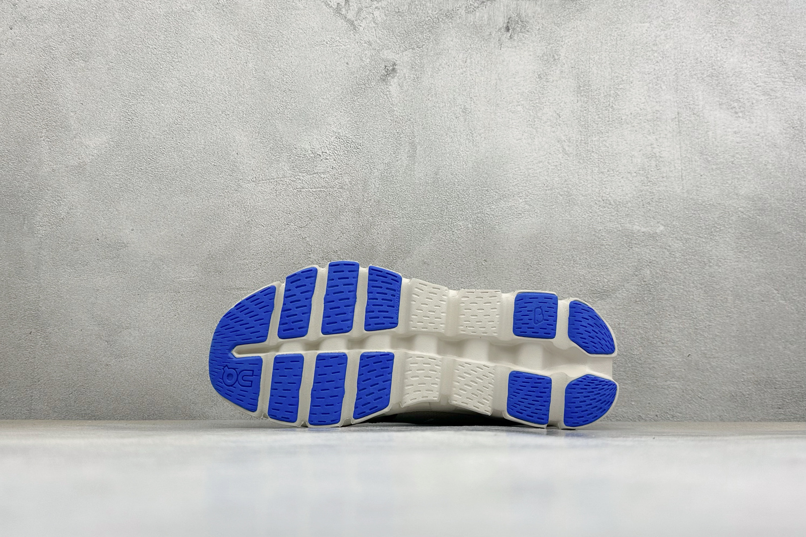 终端放店 CX版On昂跑 Cloud X 5系列低帮轻量舒适多功能休闲运动跑鞋 采用工程飞织网布组合再生聚酯纤维鞋面材质 终端放店 CX版On昂跑 Cloud X 5系列低帮轻量舒适多功能休闲运动跑鞋 采用工程飞织网布组合再生聚酯纤维鞋面材质