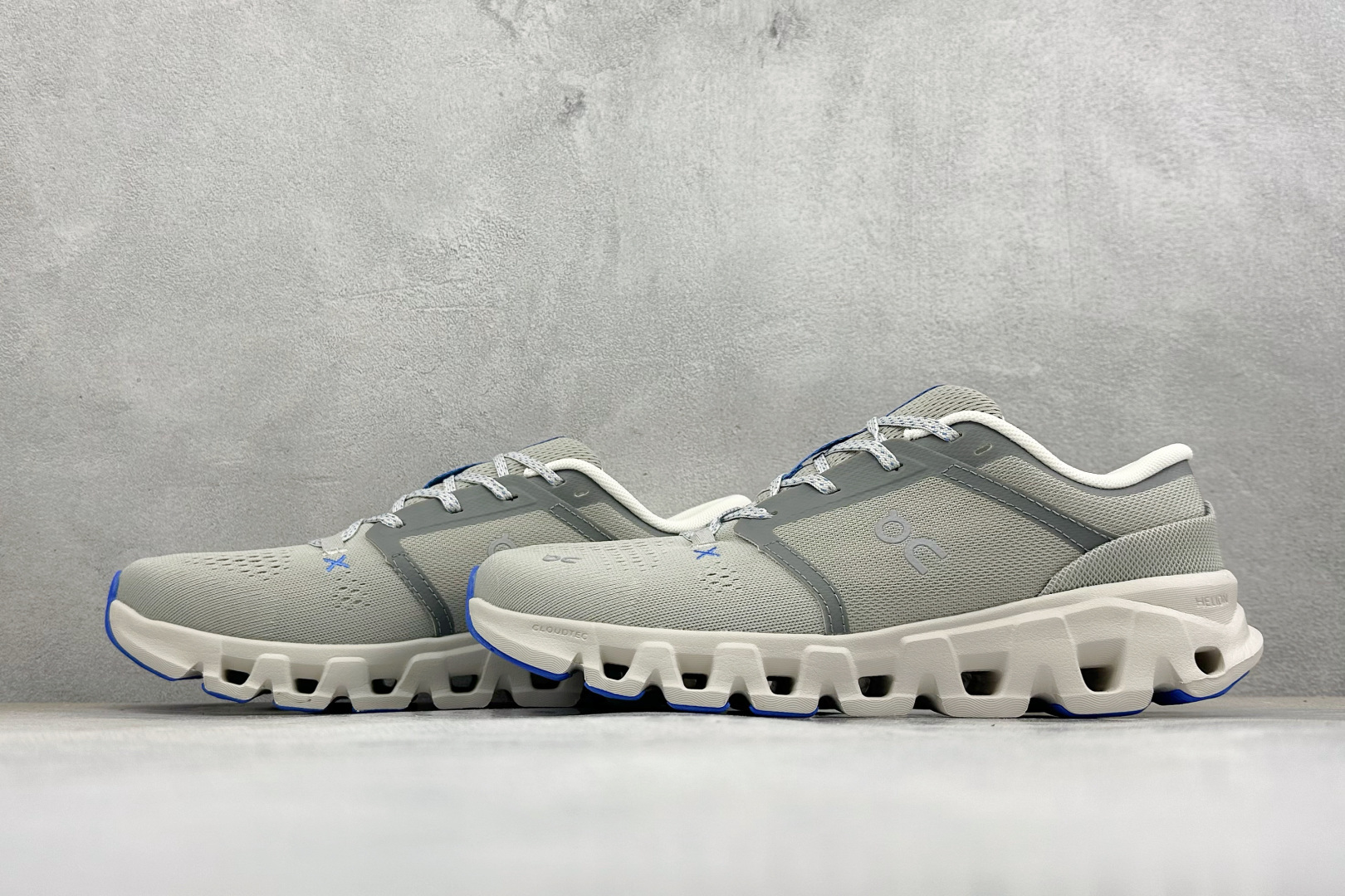终端放店 CX版On昂跑 Cloud X 5系列低帮轻量舒适多功能休闲运动跑鞋 采用工程飞织网布组合再生聚酯纤维鞋面材质 终端放店 CX版On昂跑 Cloud X 5系列低帮轻量舒适多功能休闲运动跑鞋 采用工程飞织网布组合再生聚酯纤维鞋面材质