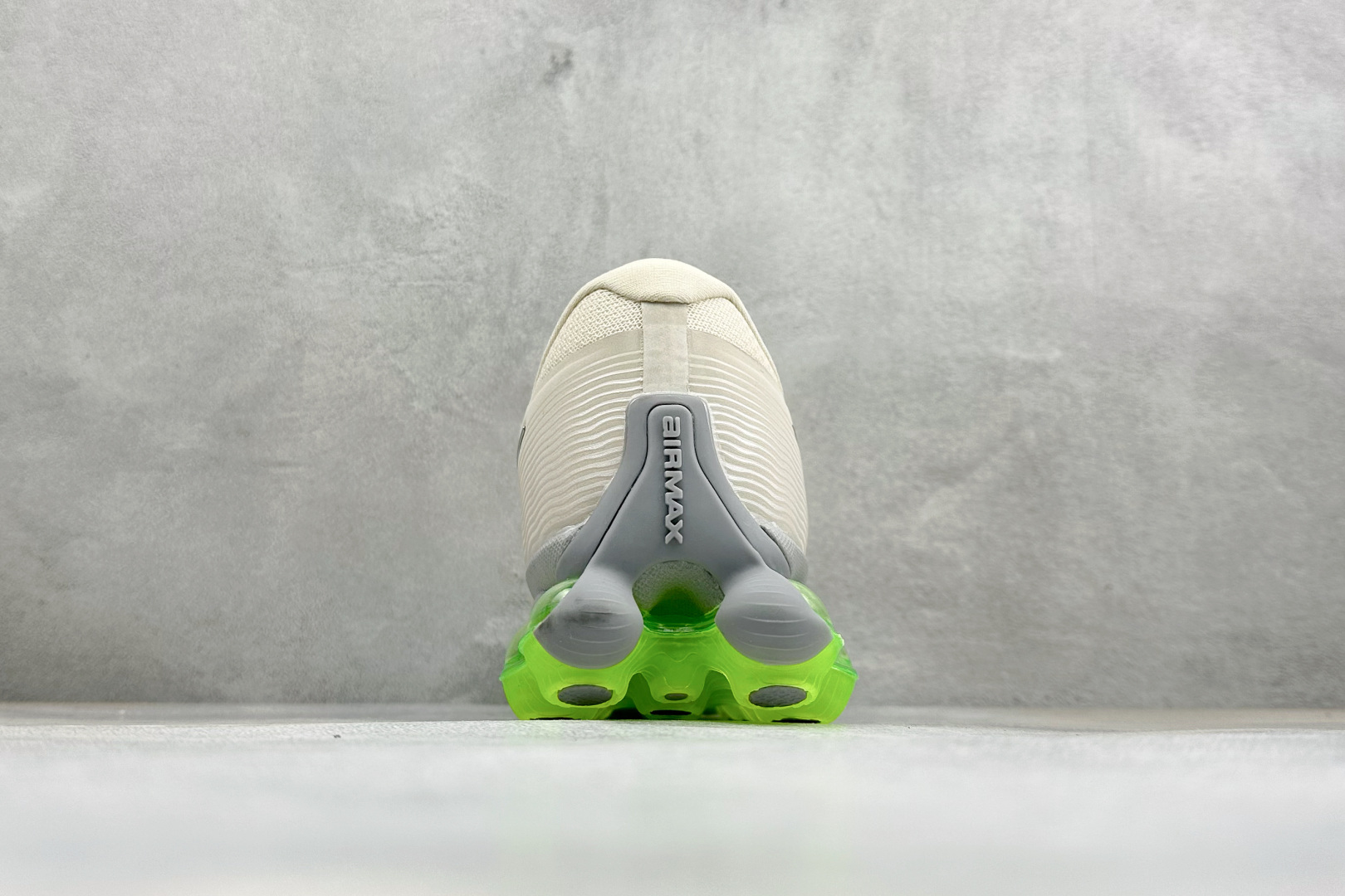 Nike Air Liquid Max 耐克气垫跑步鞋 货号：IQ7635–005 尺码：40-46没半码 