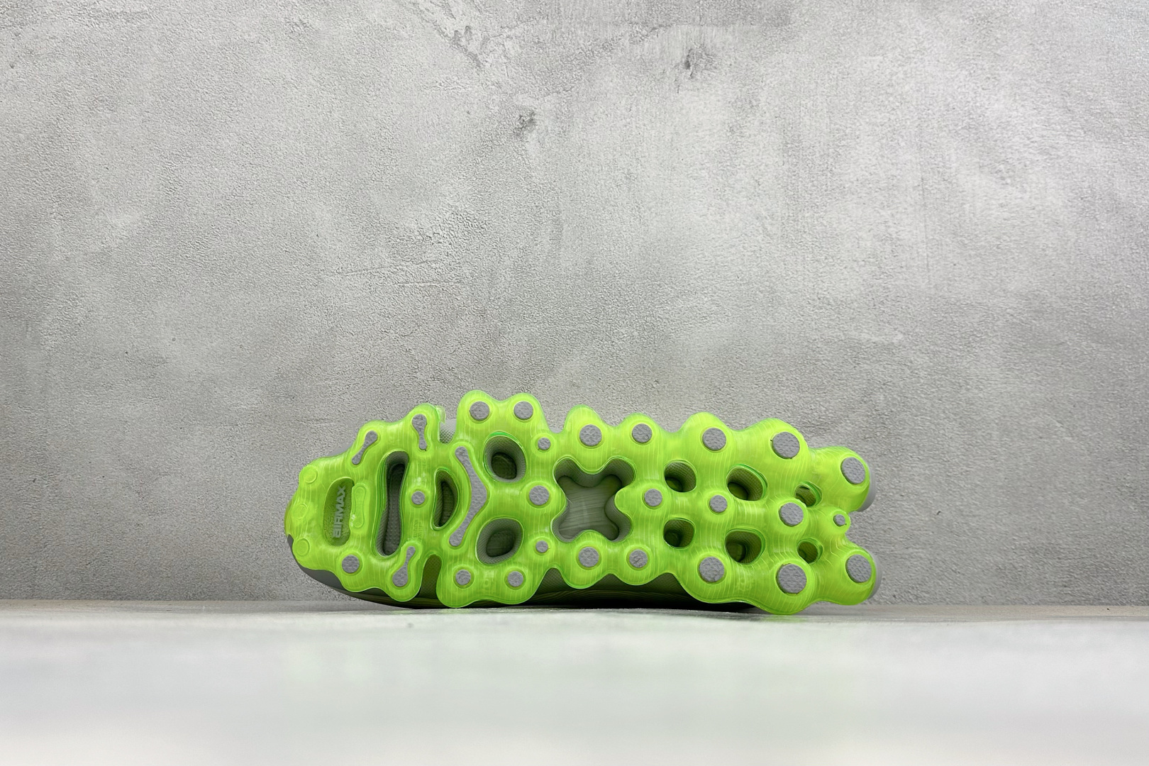 Nike Air Liquid Max 耐克气垫跑步鞋 货号：IQ7635–005 尺码：40-46没半码 