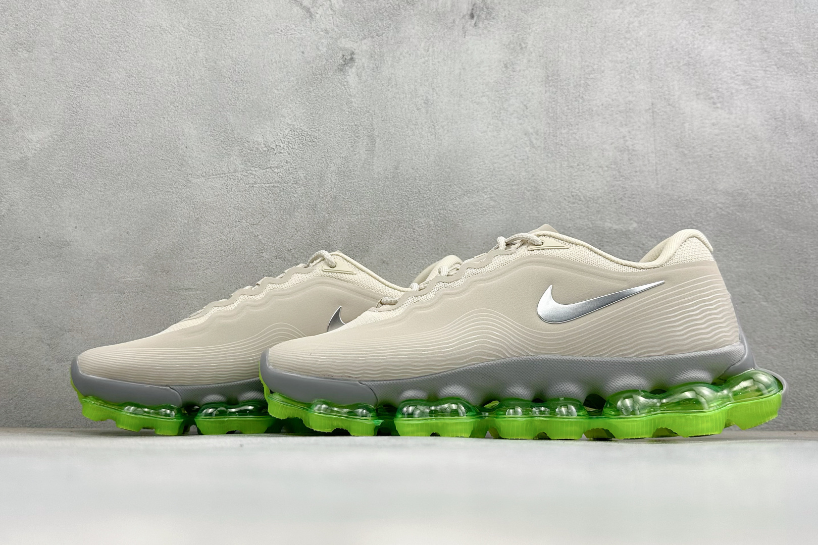 Nike Air Liquid Max 耐克气垫跑步鞋 货号：IQ7635–005 尺码：40-46没半码 