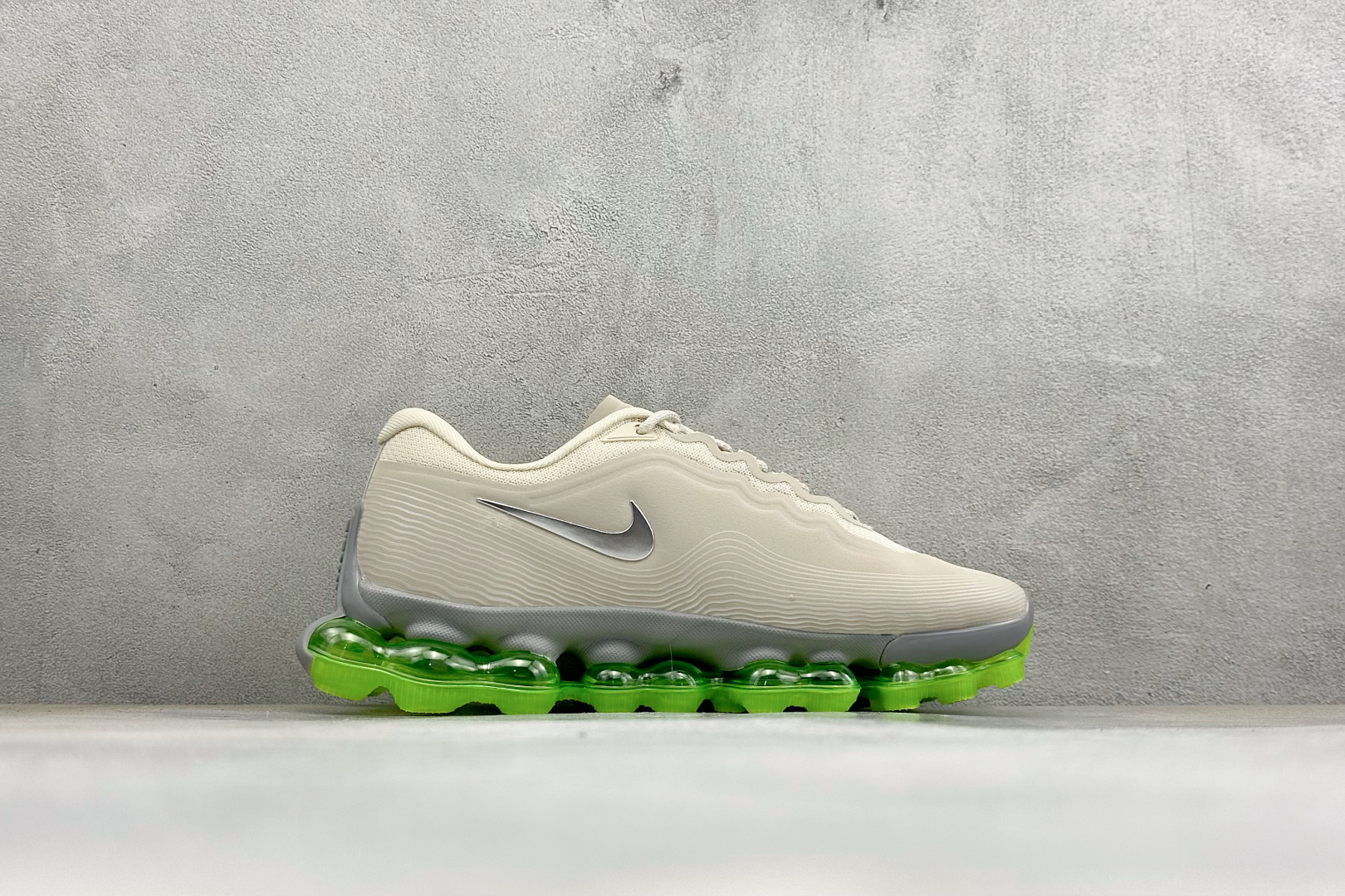 Nike Air Liquid Max 耐克气垫跑步鞋 货号：IQ7635–005 尺码：40-46没半码 