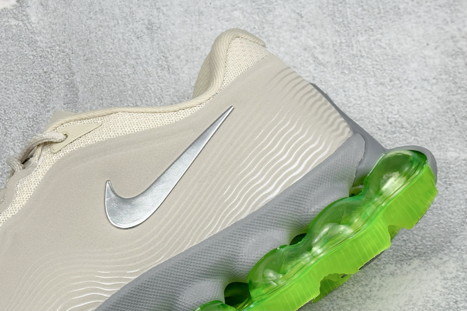 Nike Air Liquid Max 耐克气垫跑步鞋 货号：IQ7635–005 尺码：40-46没半码 