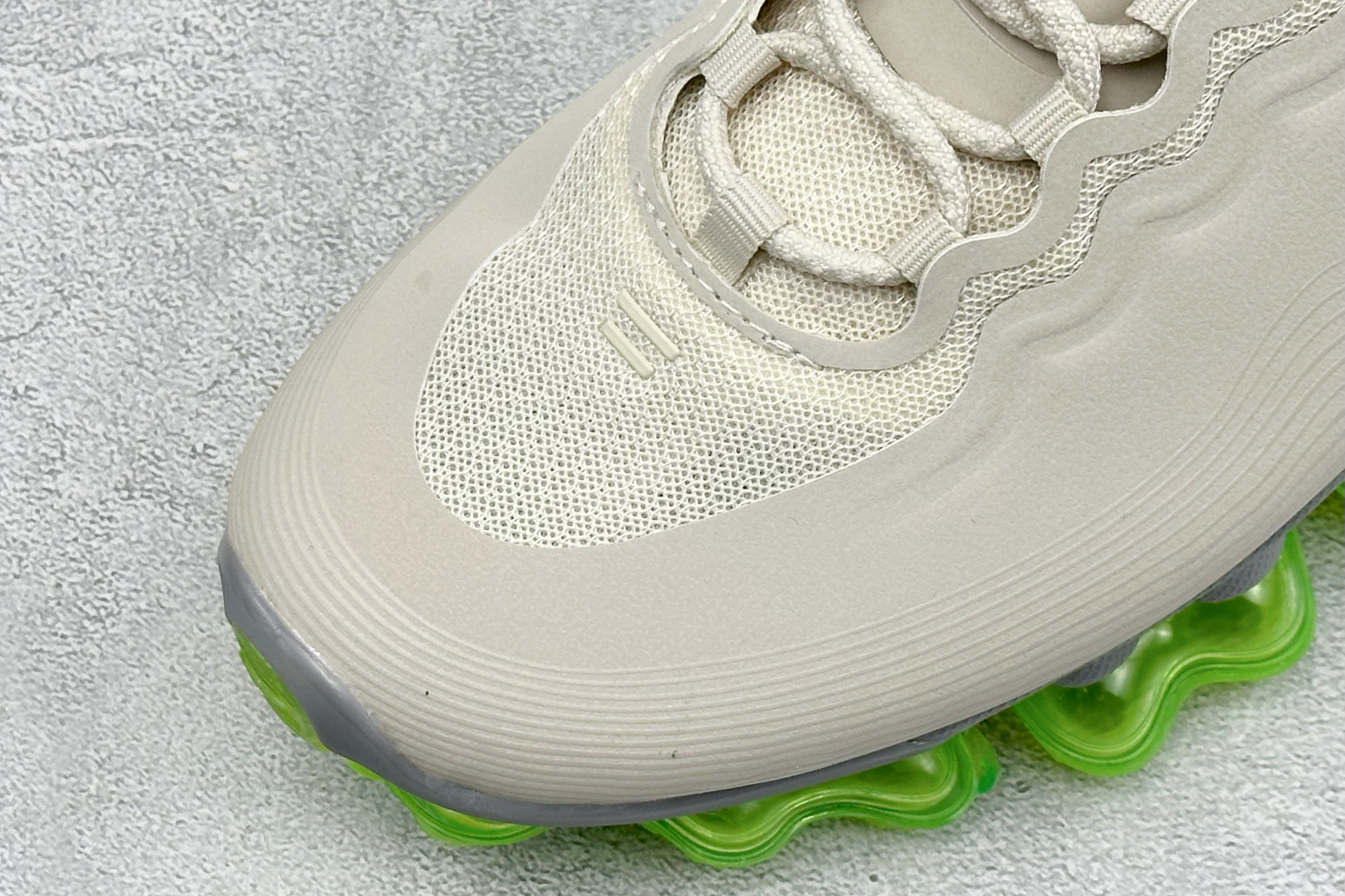 Nike Air Liquid Max 耐克气垫跑步鞋 货号：IQ7635–005 尺码：40-46没半码 