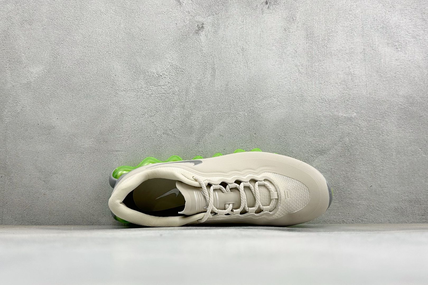 Nike Air Liquid Max 耐克气垫跑步鞋 货号：IQ7635–005 尺码：40-46没半码 