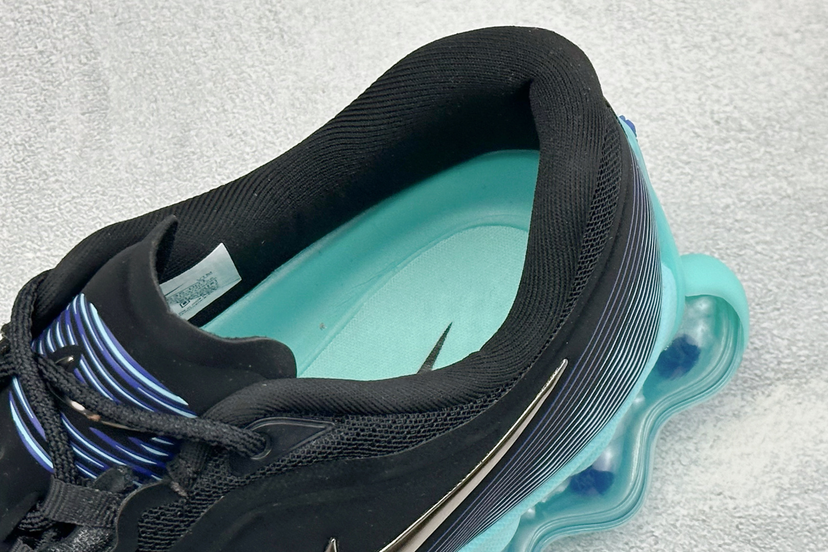 Nike Air Liquid Max 耐克气垫跑步鞋 货号：IQ7635–001 尺码：40-46没半码 