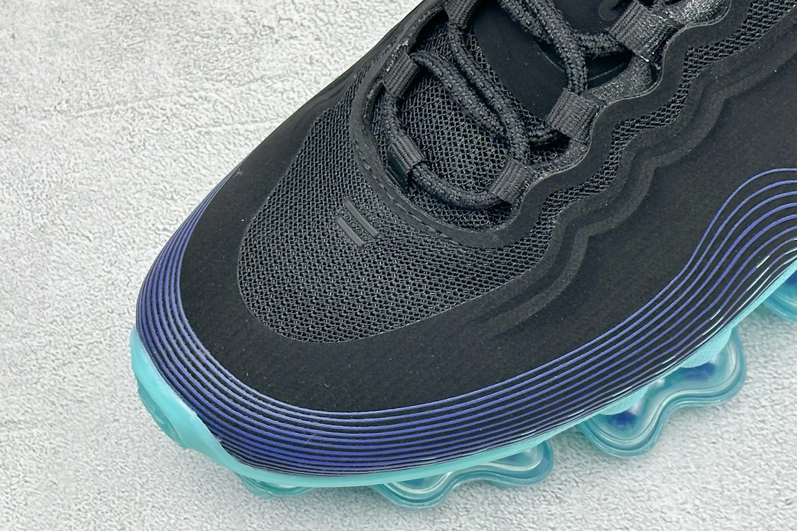 Nike Air Liquid Max 耐克气垫跑步鞋 货号：IQ7635–001 尺码：40-46没半码 