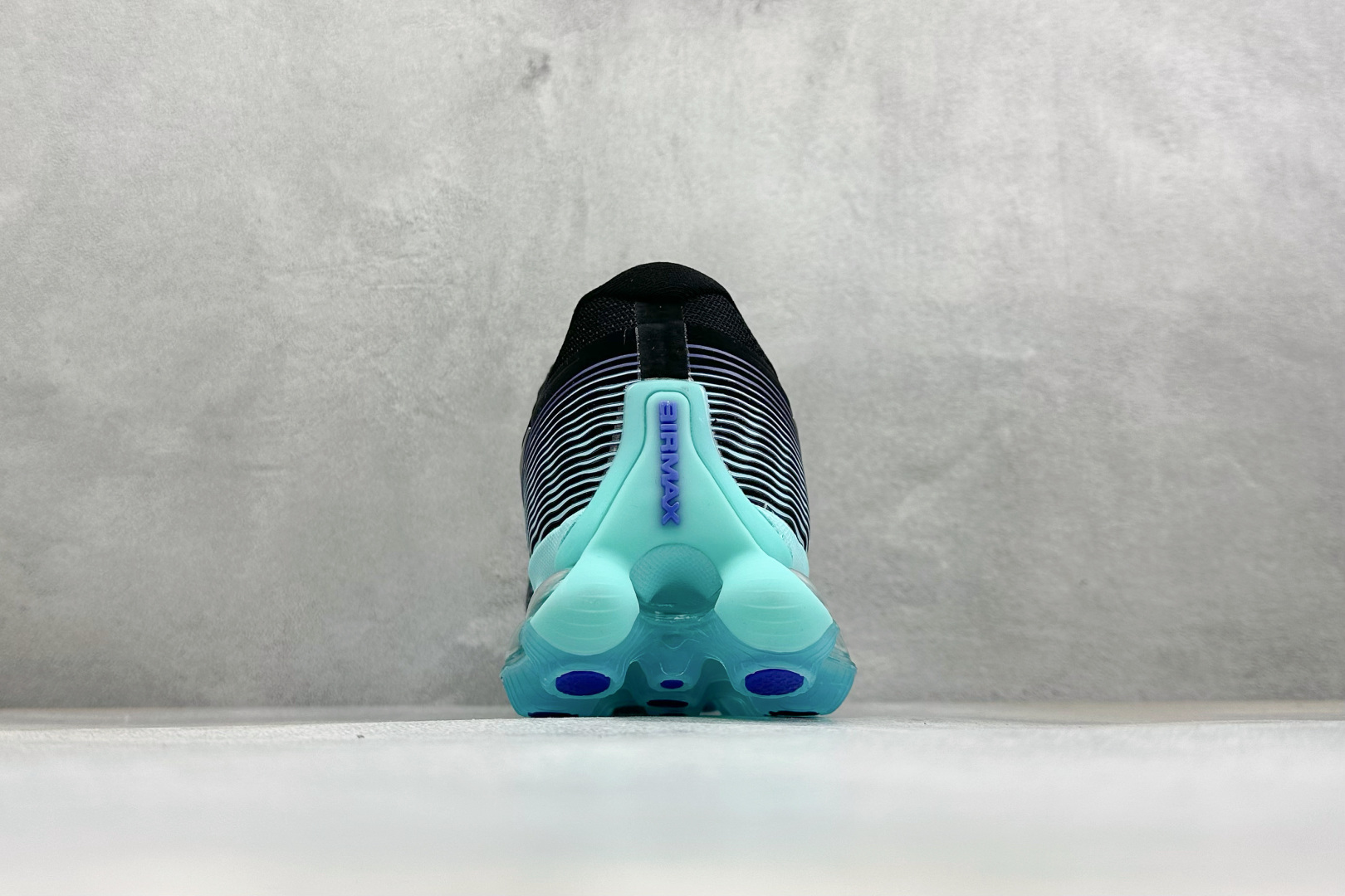 Nike Air Liquid Max 耐克气垫跑步鞋 货号：IQ7635–001 尺码：40-46没半码 