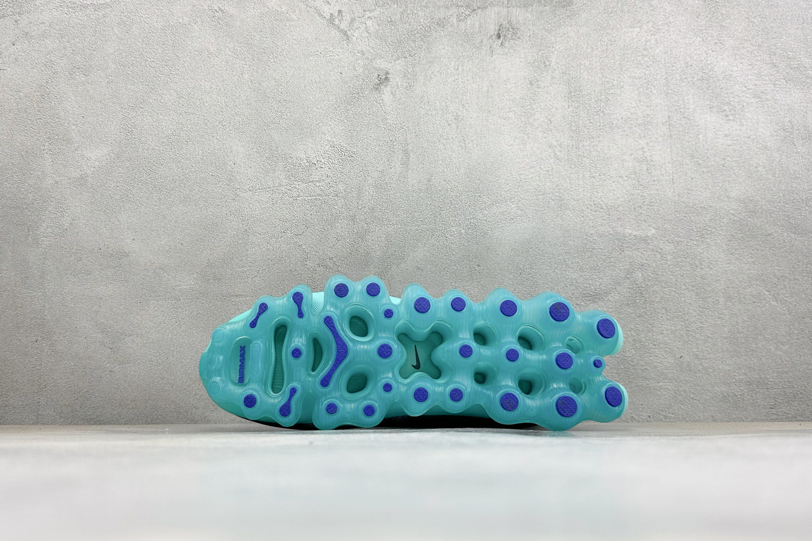 Nike Air Liquid Max 耐克气垫跑步鞋 货号：IQ7635–001 尺码：40-46没半码 