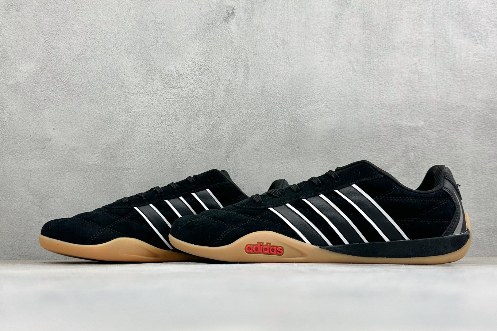 DZ版Adidas Adipista Trainers 防滑耐磨休闲鞋 货号 :HQ9166 尺码:36 36.5 37 DZ版Adidas Adipista Trainers 防滑耐磨休闲鞋 货号 :HQ9166 尺码:36 36.5 37
