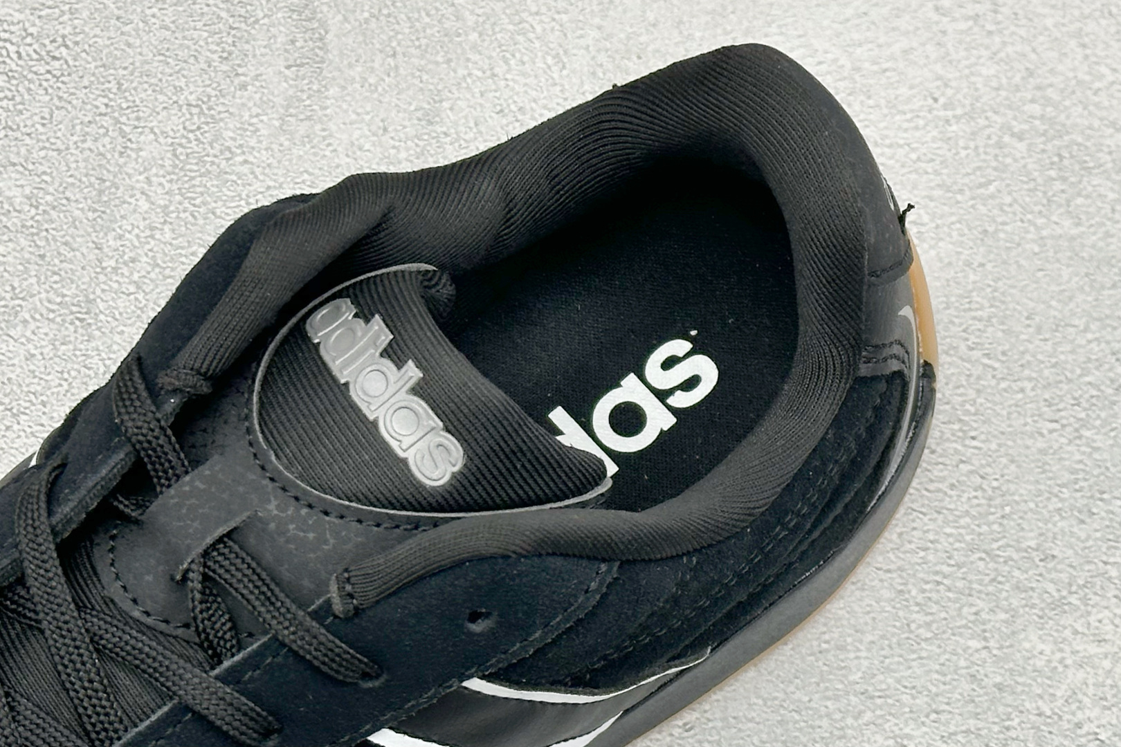 DZ版Adidas Adipista Trainers 防滑耐磨休闲鞋 货号 :HQ9166 尺码:36 36.5 37 DZ版Adidas Adipista Trainers 防滑耐磨休闲鞋 货号 :HQ9166 尺码:36 36.5 37
