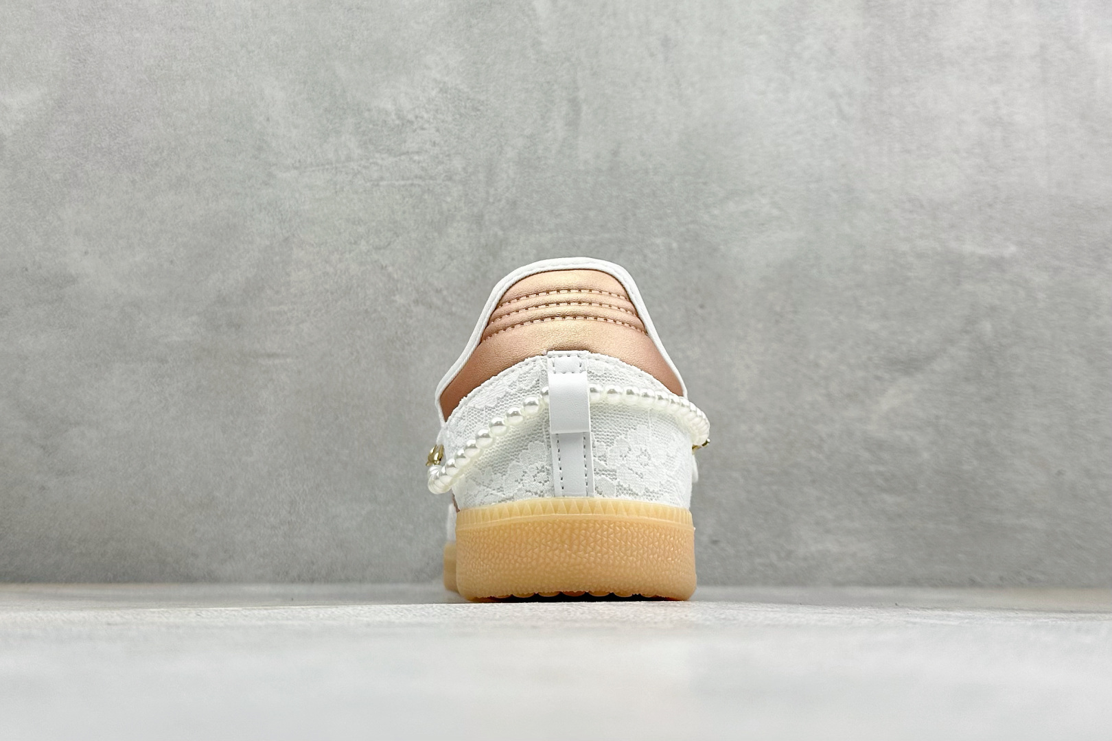 FX版Adidas三叶草SAMBA Jane W 玛丽珍鞋 该鞋款鞋面采用多种材料拼接(缝/车线) Superstar系 FX版Adidas三叶草SAMBA Jane W 玛丽珍鞋 该鞋款鞋面采用多种材料拼接(缝/车线) Superstar系