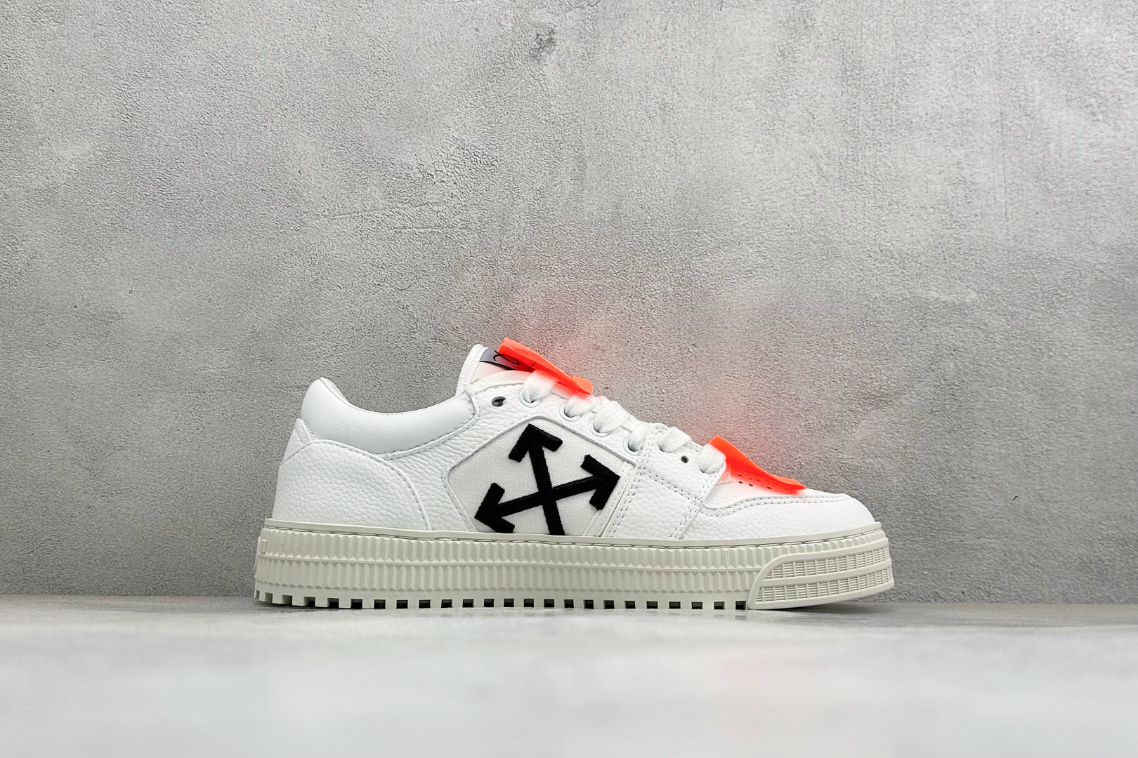 S版OFF- WHITE 3.0 Off Court 小牛皮 圆头系带低帮板鞋 原厂原档开发 外观很有设计感 个性独特 S版OFF- WHITE 3.0 Off Court 小牛皮 圆头系带低帮板鞋 原厂原档开发 外观很有设计感 个性独特