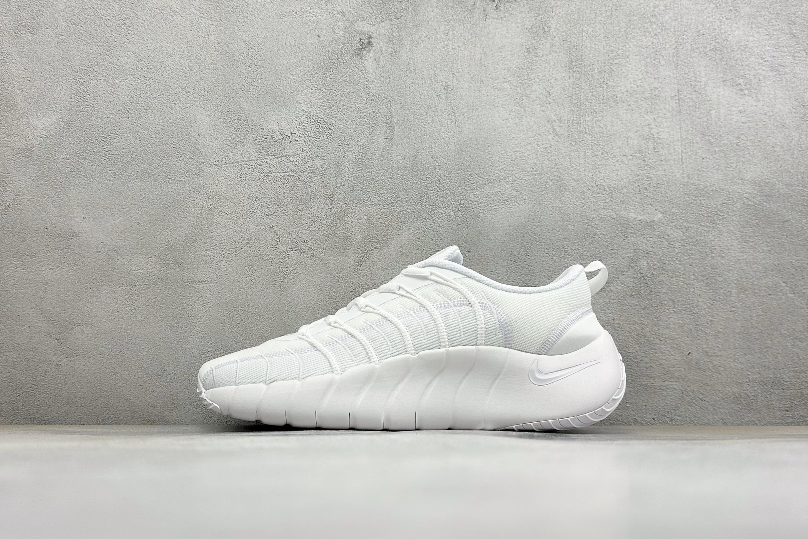 Y版Nk Free Run 5.0赤足低帮休闲跑步鞋 从跑步到训练再到日常生活 它采用透气的针织鞋面 将您喜爱的灵活性与 Y版Nk Free Run 5.0赤足低帮休闲跑步鞋 从跑步到训练再到日常生活 它采用透气的针织鞋面 将您喜爱的灵活性与