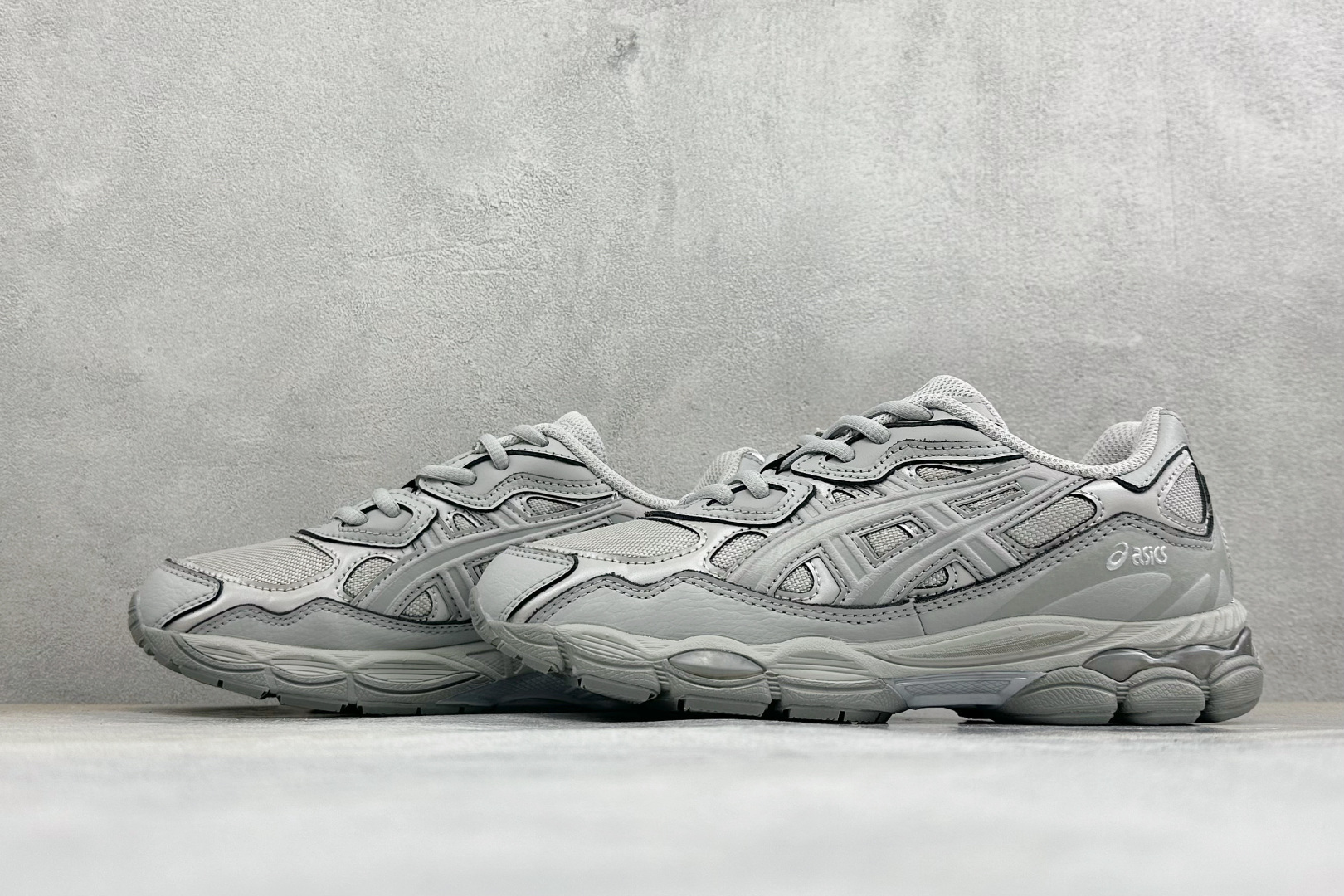 Asics Gel-NYC 亚瑟士运动休闲透气专业跑鞋 鞋面采用反绒皮与网布拼接 透气舒适兼具休闲时尚 结合简明的配色 Asics Gel-NYC 亚瑟士运动休闲透气专业跑鞋 鞋面采用反绒皮与网布拼接 透气舒适兼具休闲时尚 结合简明的配色