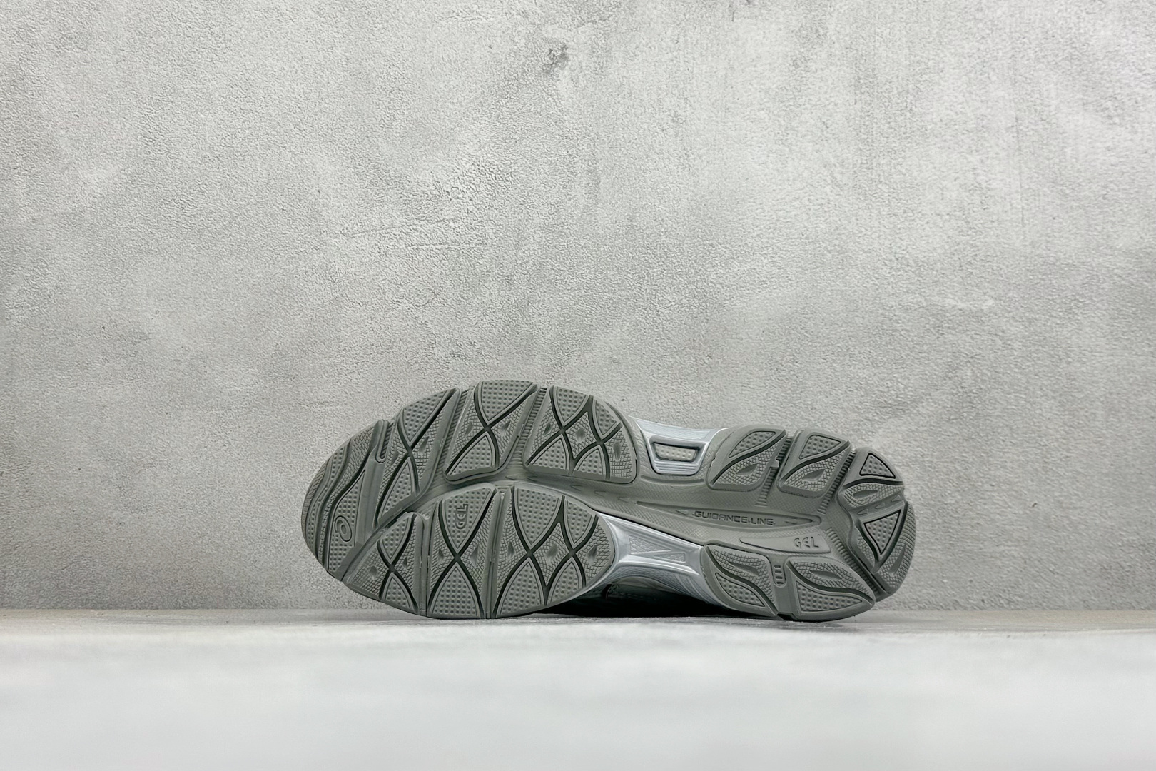 Asics Gel-NYC 亚瑟士运动休闲透气专业跑鞋 鞋面采用反绒皮与网布拼接 透气舒适兼具休闲时尚 结合简明的配色 Asics Gel-NYC 亚瑟士运动休闲透气专业跑鞋 鞋面采用反绒皮与网布拼接 透气舒适兼具休闲时尚 结合简明的配色