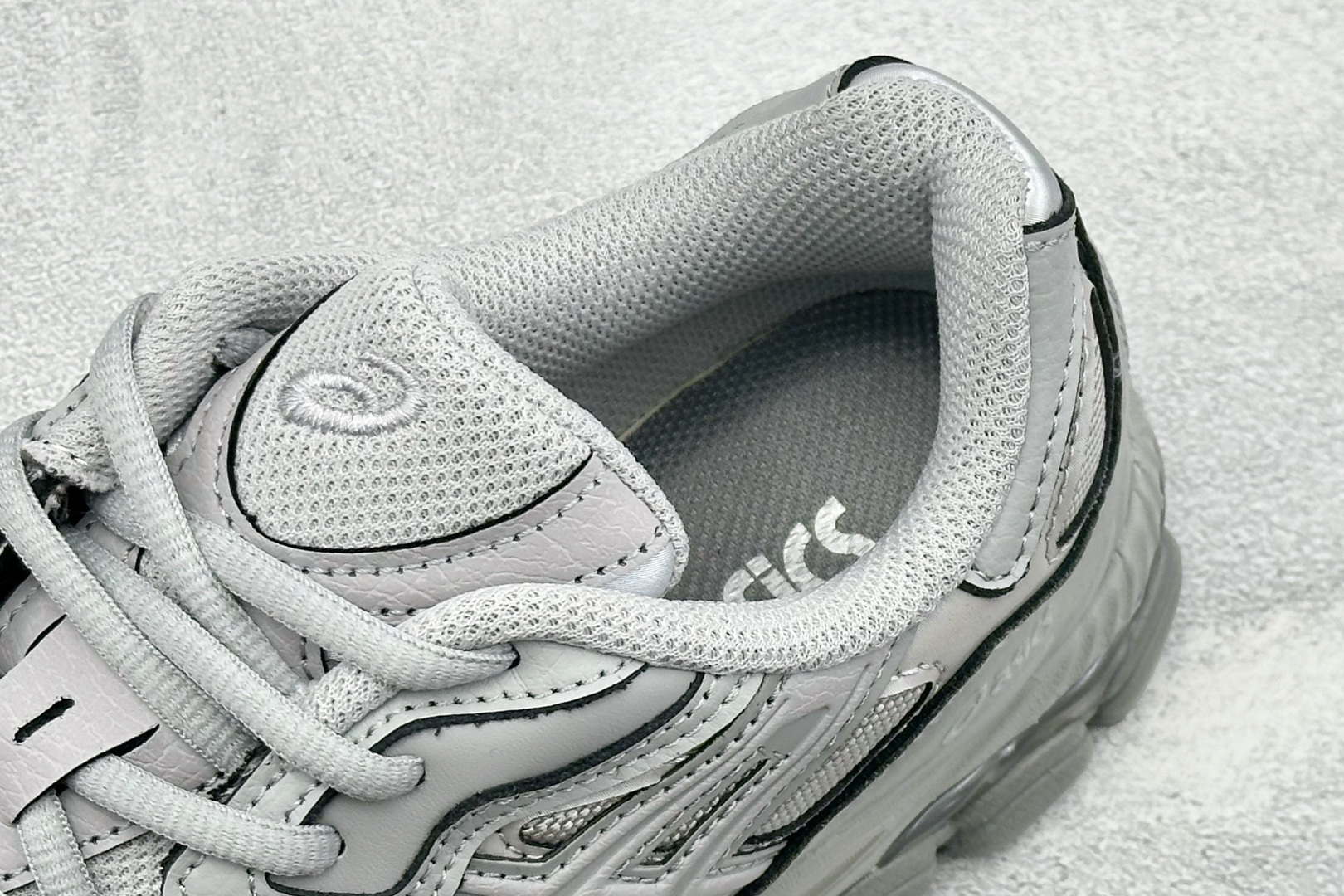 Asics Gel-NYC 亚瑟士运动休闲透气专业跑鞋 鞋面采用反绒皮与网布拼接 透气舒适兼具休闲时尚 结合简明的配色 Asics Gel-NYC 亚瑟士运动休闲透气专业跑鞋 鞋面采用反绒皮与网布拼接 透气舒适兼具休闲时尚 结合简明的配色
