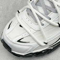 NIKE INITIATOR创始者系列 复古休闲运动舒适跑鞋 采用透气网眼鞋面和支撑覆盖层,自然运动设计的Phlyon中 NIKE INITIATOR创始者系列 复古休闲运动舒适跑鞋 采用透气网眼鞋面和支撑覆盖层,自然运动设计的Phlyon中