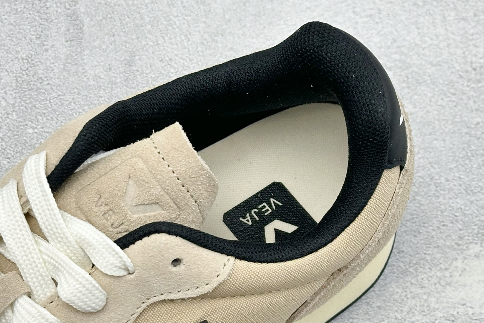 VEJA ESPLAR 休闲轻便耐磨经典跑步鞋 不撞款的运动鞋👟|法国小众品牌Veja,增高于有形,Veja小白鞋妥妥的 VEJA ESPLAR 休闲轻便耐磨经典跑步鞋 不撞款的运动鞋👟|法国小众品牌Veja,增高于有形,Veja小白鞋妥妥的