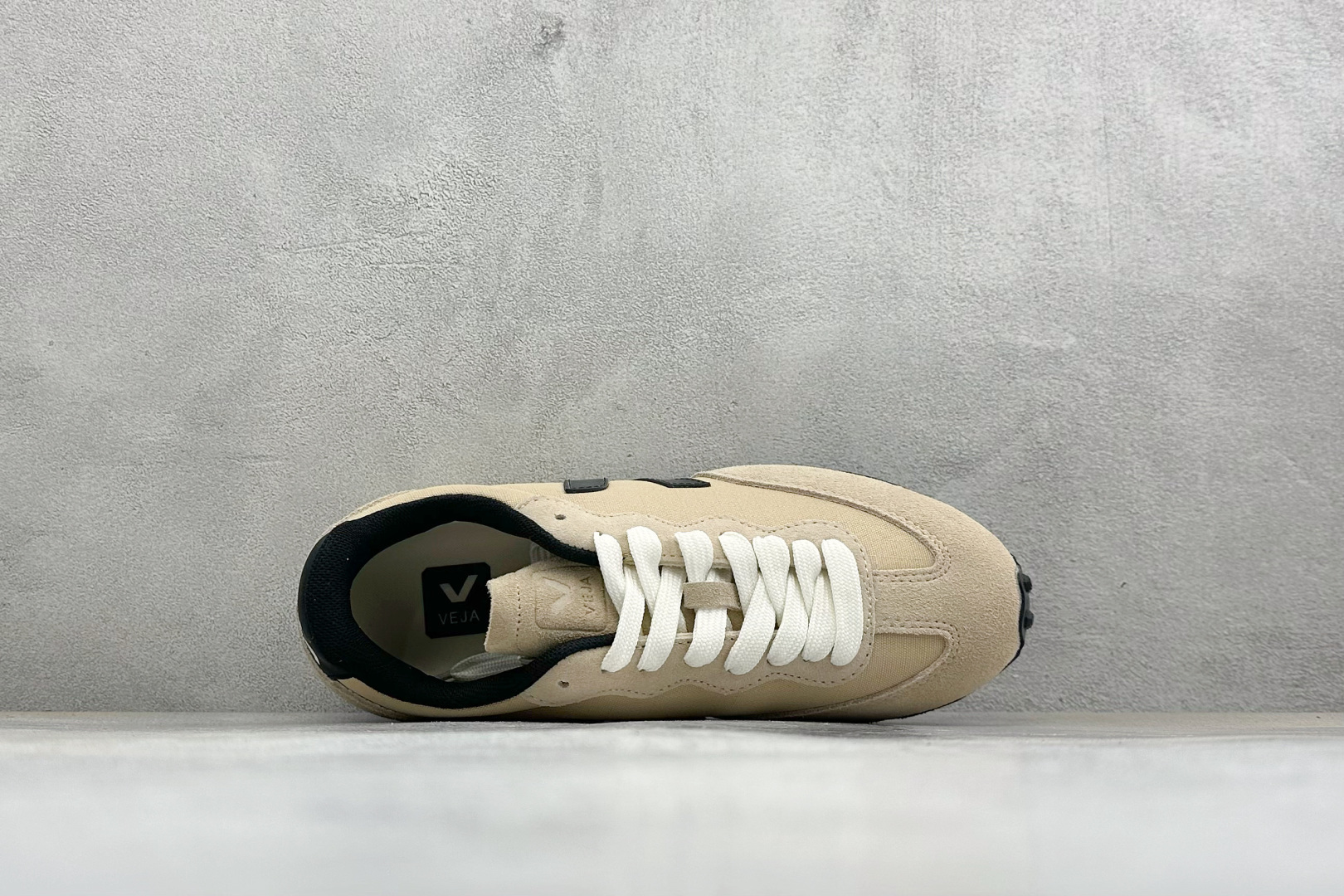VEJA ESPLAR 休闲轻便耐磨经典跑步鞋 不撞款的运动鞋👟|法国小众品牌Veja,增高于有形,Veja小白鞋妥妥的 VEJA ESPLAR 休闲轻便耐磨经典跑步鞋 不撞款的运动鞋👟|法国小众品牌Veja,增高于有形,Veja小白鞋妥妥的
