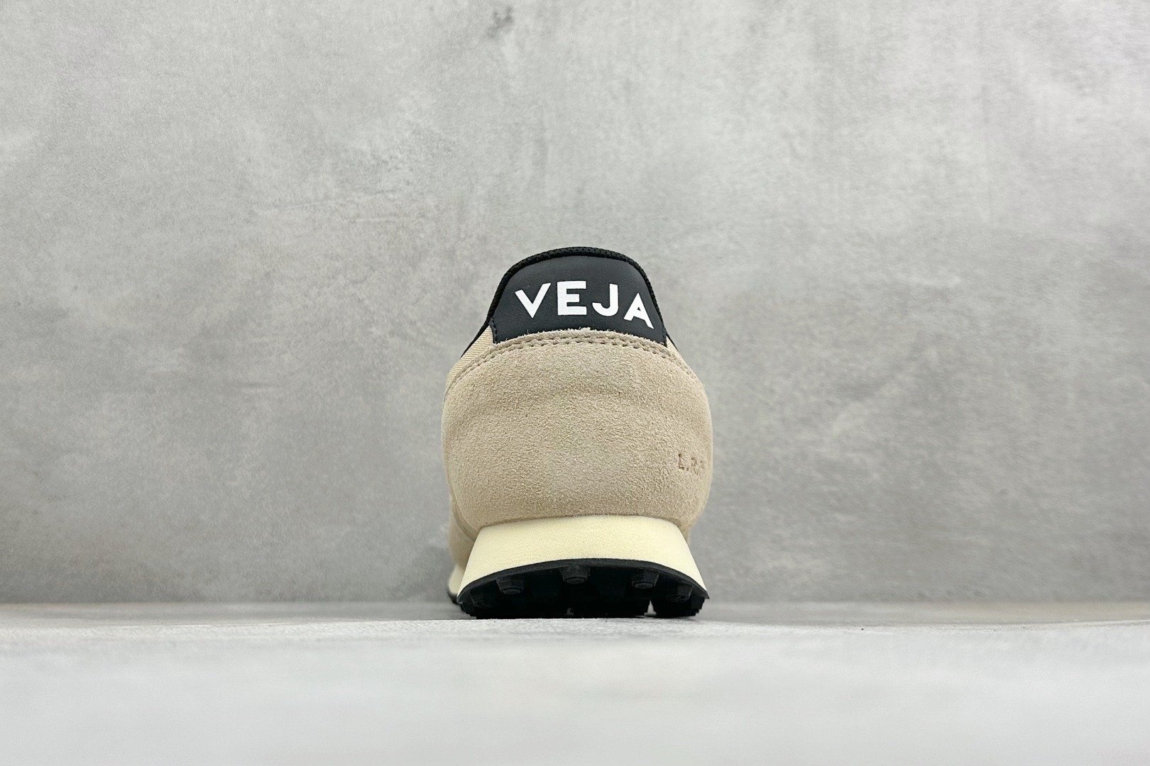 VEJA ESPLAR 休闲轻便耐磨经典跑步鞋 不撞款的运动鞋👟|法国小众品牌Veja,增高于有形,Veja小白鞋妥妥的 VEJA ESPLAR 休闲轻便耐磨经典跑步鞋 不撞款的运动鞋👟|法国小众品牌Veja,增高于有形,Veja小白鞋妥妥的