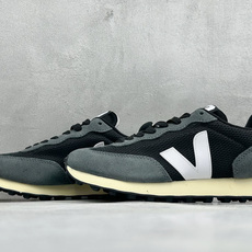 VEJA ESPLAR 休闲轻便耐磨经典跑步鞋 不撞款的运动鞋👟|法国小众品牌Veja,增高于有形,Veja小白鞋妥妥的 VEJA ESPLAR 休闲轻便耐磨经典跑步鞋 不撞款的运动鞋👟|法国小众品牌Veja,增高于有形,Veja小白鞋妥妥的