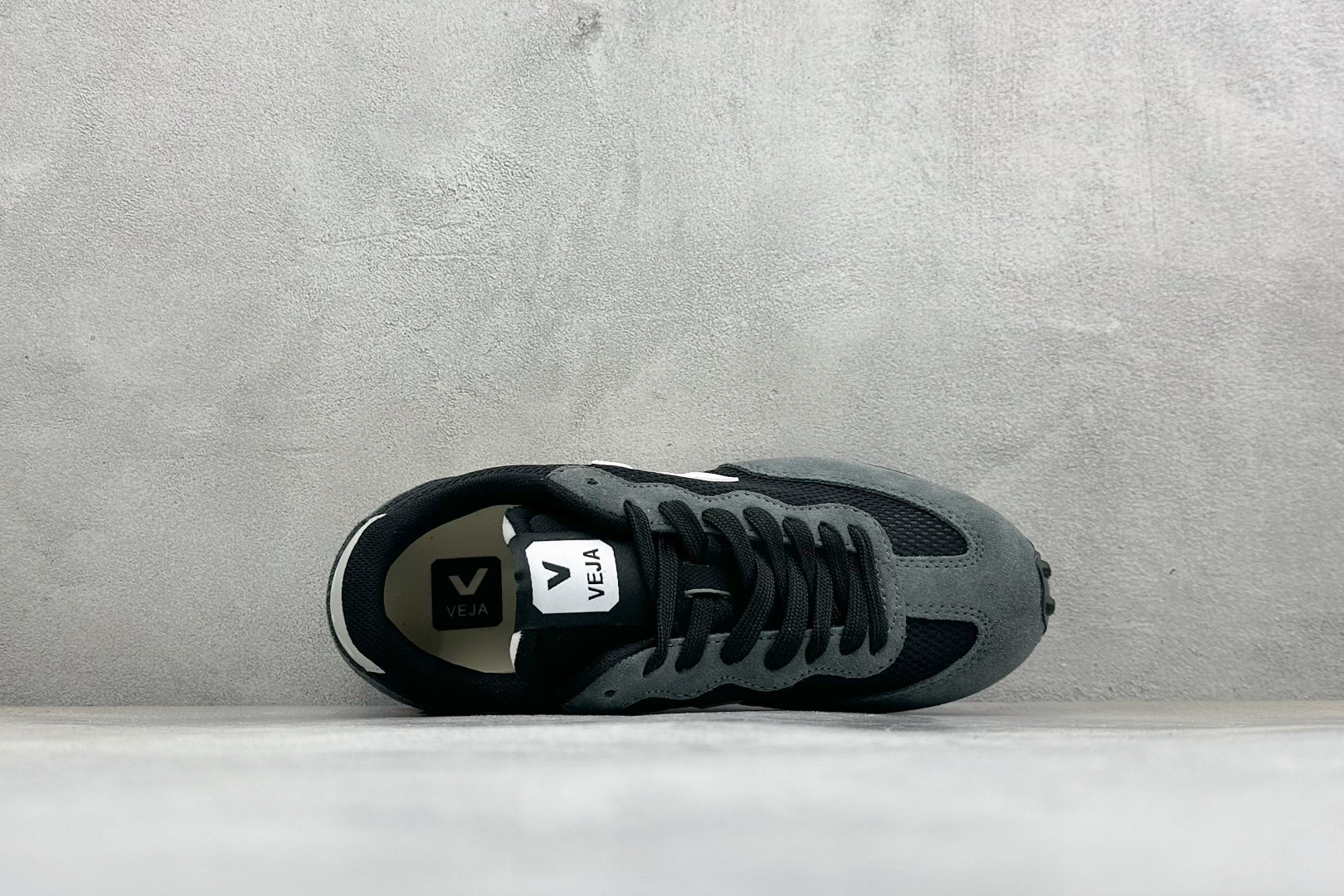 VEJA ESPLAR 休闲轻便耐磨经典跑步鞋 不撞款的运动鞋👟|法国小众品牌Veja,增高于有形,Veja小白鞋妥妥的 VEJA ESPLAR 休闲轻便耐磨经典跑步鞋 不撞款的运动鞋👟|法国小众品牌Veja,增高于有形,Veja小白鞋妥妥的