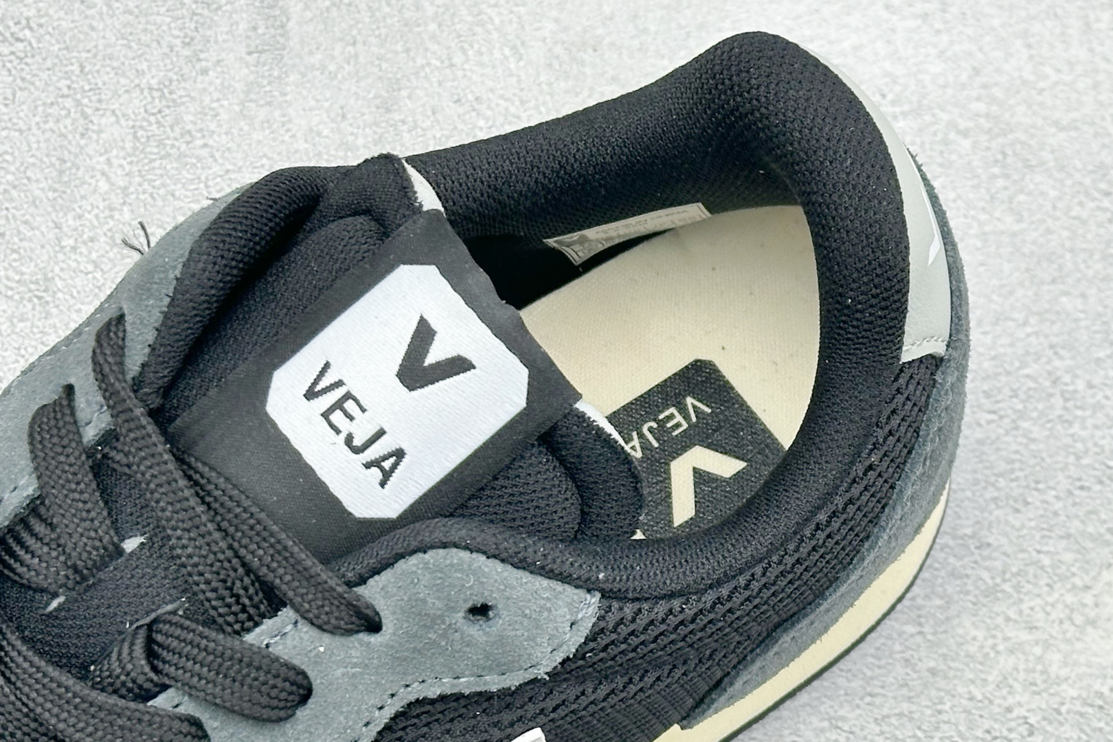VEJA ESPLAR 休闲轻便耐磨经典跑步鞋 不撞款的运动鞋👟|法国小众品牌Veja,增高于有形,Veja小白鞋妥妥的 VEJA ESPLAR 休闲轻便耐磨经典跑步鞋 不撞款的运动鞋👟|法国小众品牌Veja,增高于有形,Veja小白鞋妥妥的