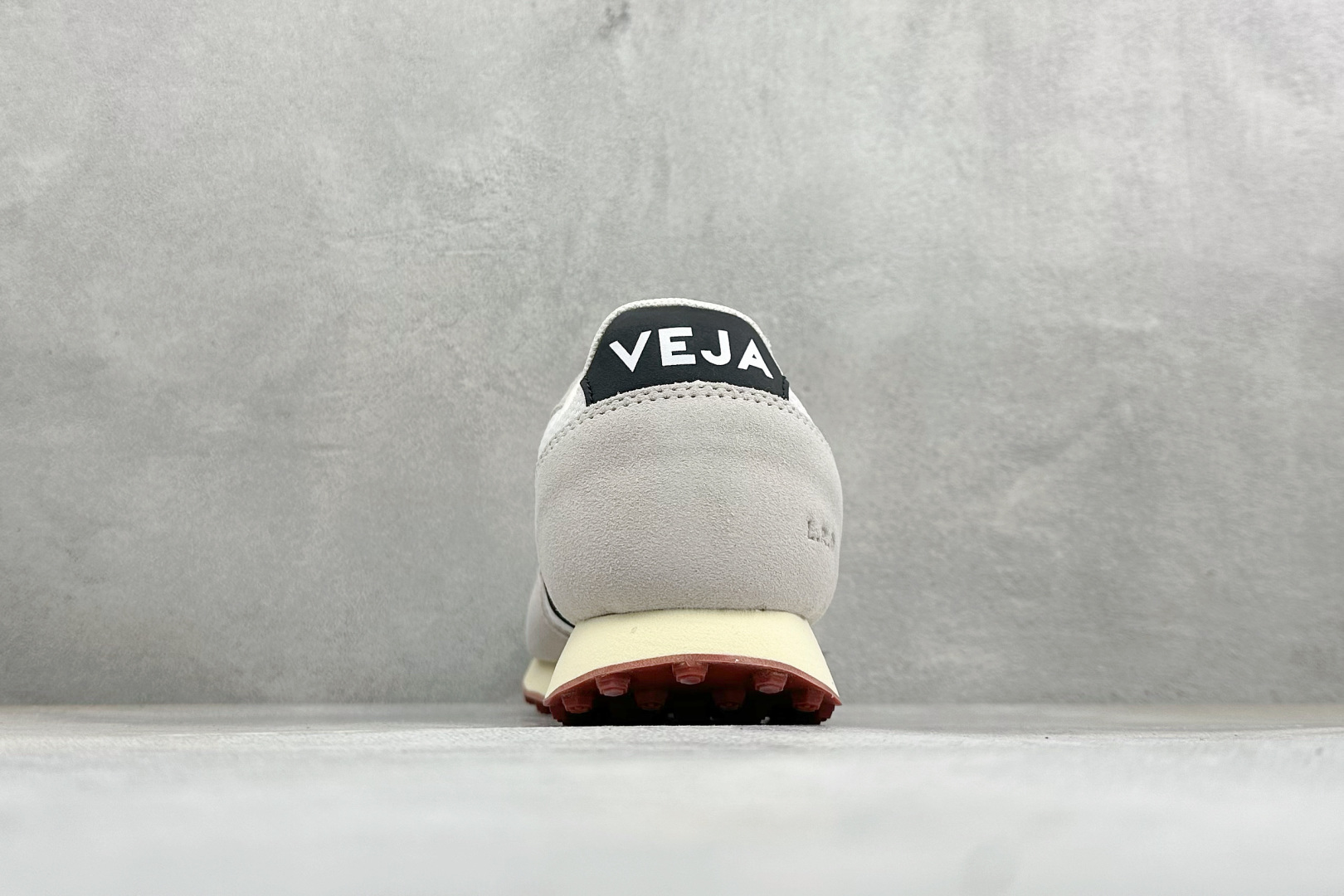 VEJA ESPLAR 休闲轻便耐磨经典跑步鞋 不撞款的运动鞋👟|法国小众品牌Veja,增高于有形,Veja小白鞋妥妥的 VEJA ESPLAR 休闲轻便耐磨经典跑步鞋 不撞款的运动鞋👟|法国小众品牌Veja,增高于有形,Veja小白鞋妥妥的